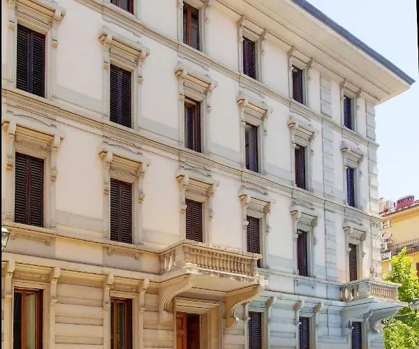 Joli Hotel